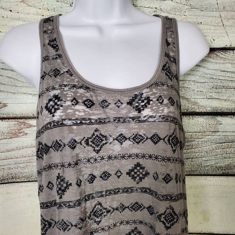 Maurices Women’s Gray Black Tribal Print Racerback Tank Top Size 0 - Picture 2 of 8
